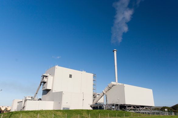 Centrale elettrica_iStock_000014324358